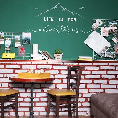 פוסטוינה Eagle'S Nest Hostel מראה חיצוני תמונה