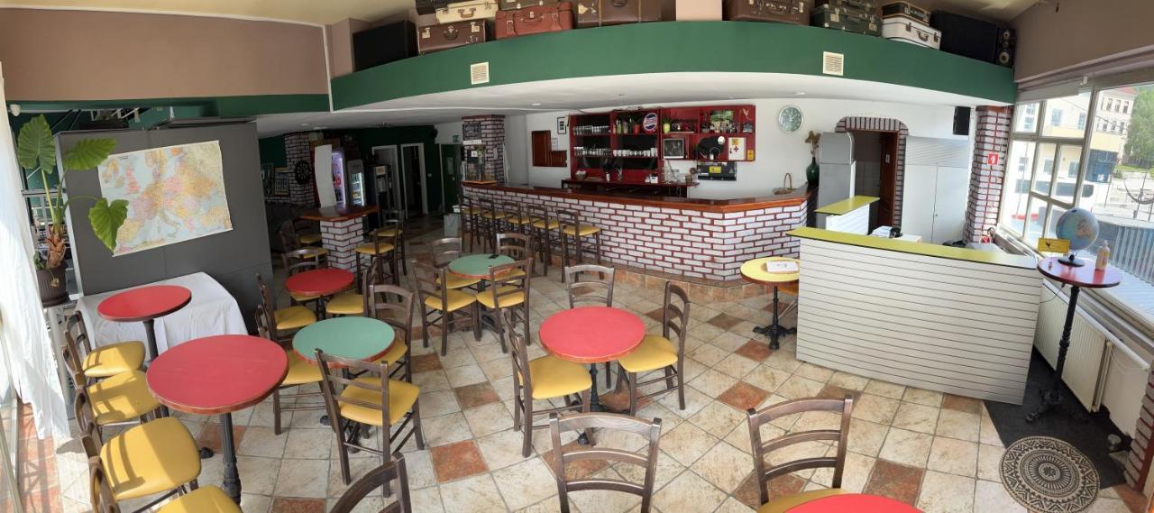 פוסטוינה Eagle'S Nest Hostel מראה חיצוני תמונה