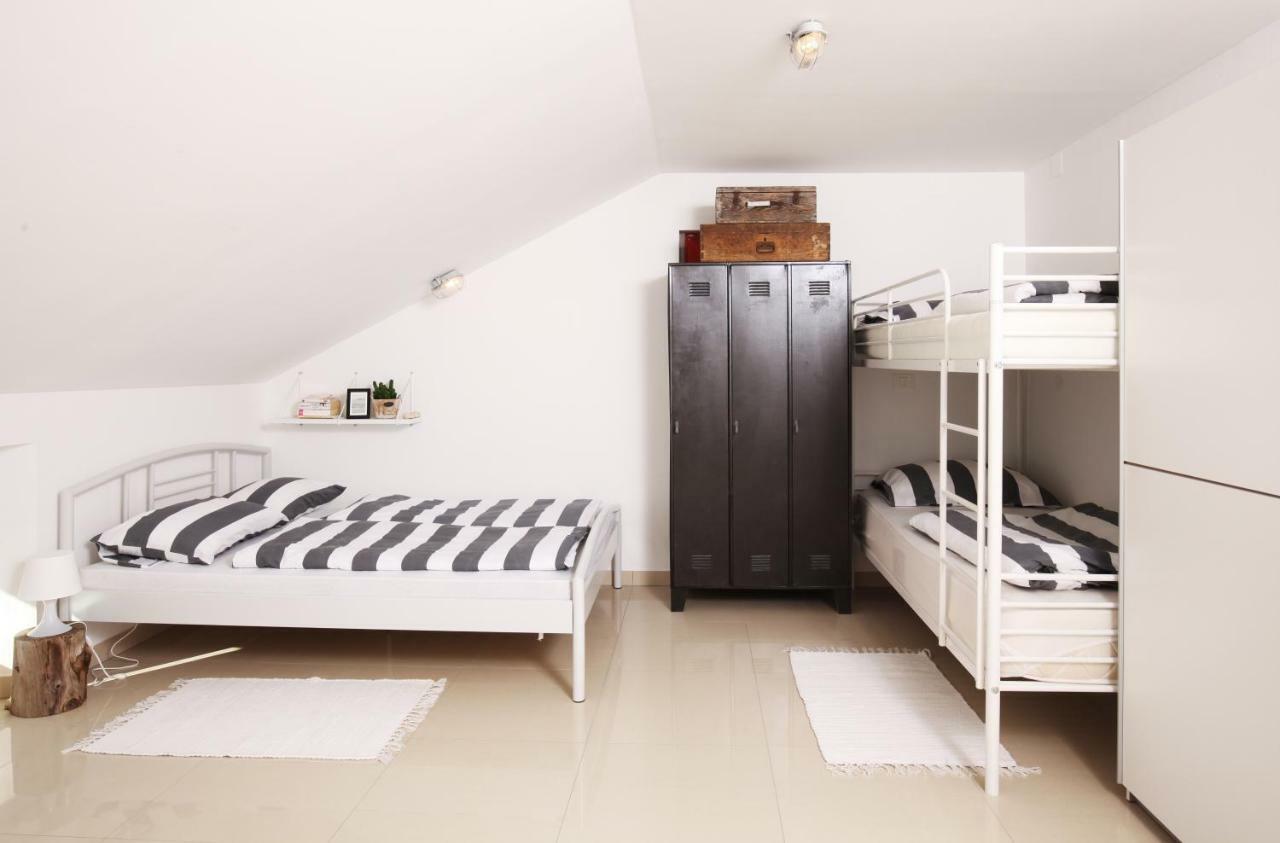 פוסטוינה Eagle'S Nest Hostel מראה חיצוני תמונה