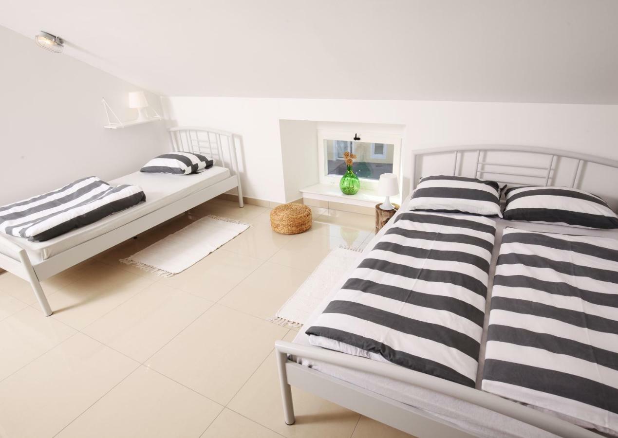 פוסטוינה Eagle'S Nest Hostel מראה חיצוני תמונה
