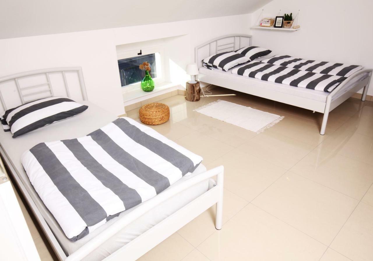 פוסטוינה Eagle'S Nest Hostel מראה חיצוני תמונה