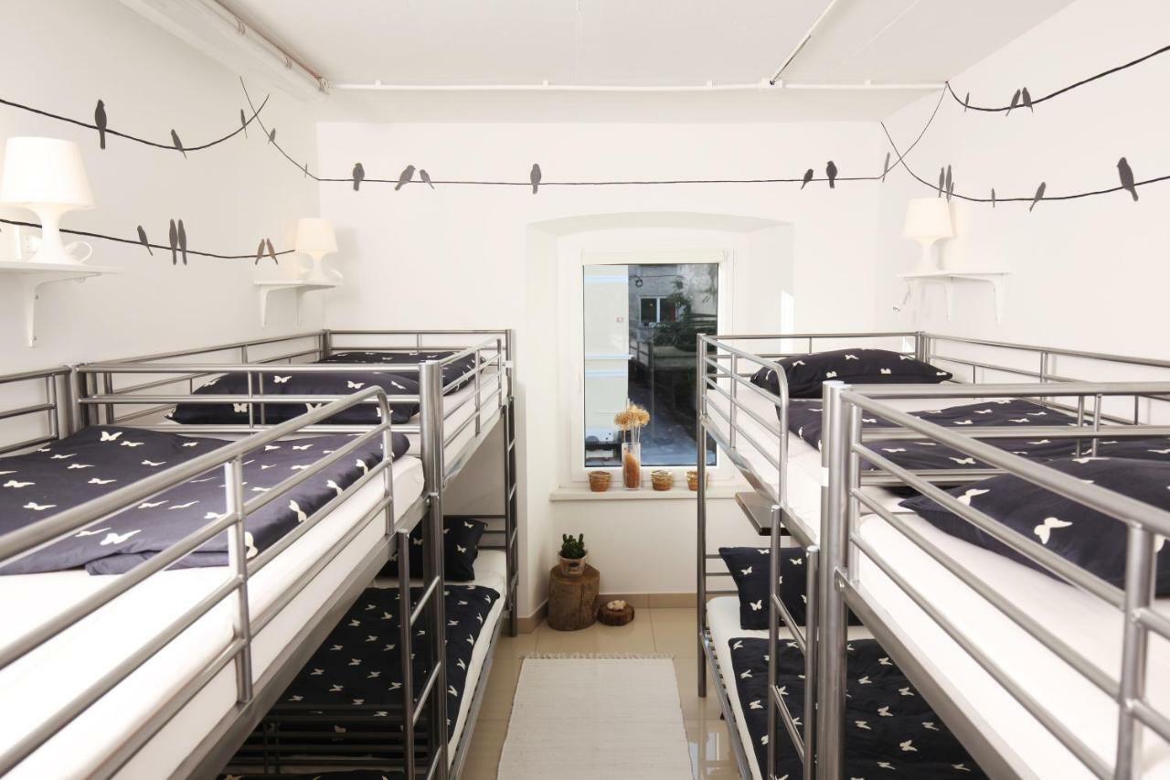 פוסטוינה Eagle'S Nest Hostel מראה חיצוני תמונה