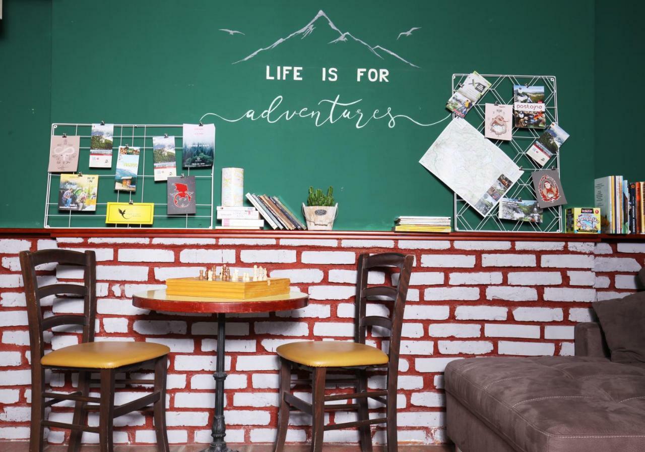 פוסטוינה Eagle'S Nest Hostel מראה חיצוני תמונה